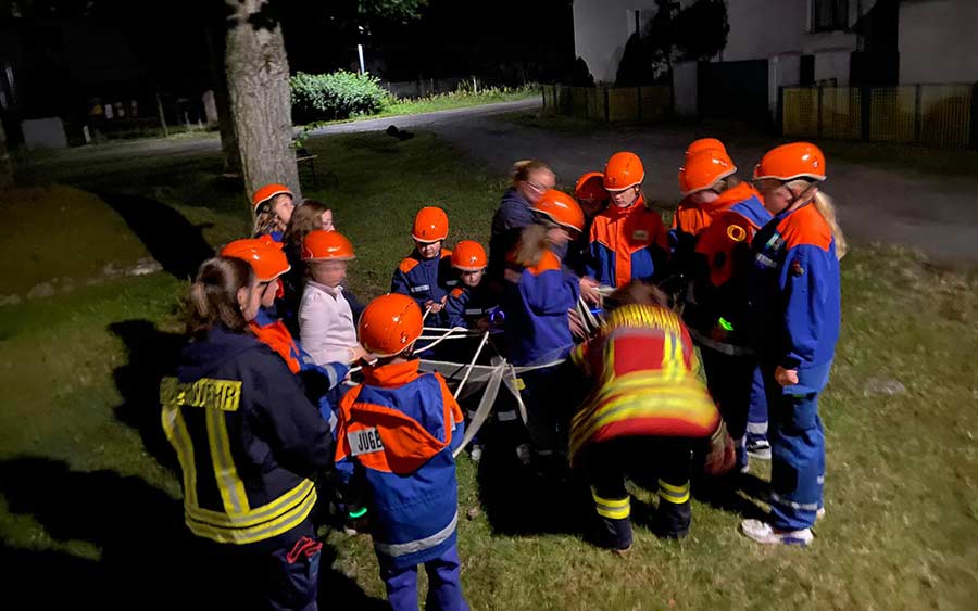 jugendofeuerwehr in gross schauen und storkow
